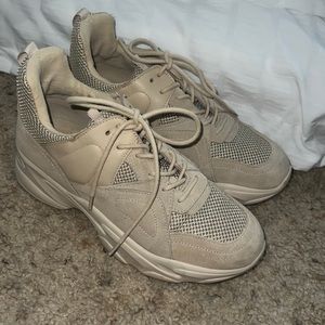 Steve Madden Tan Chunky Sneaker